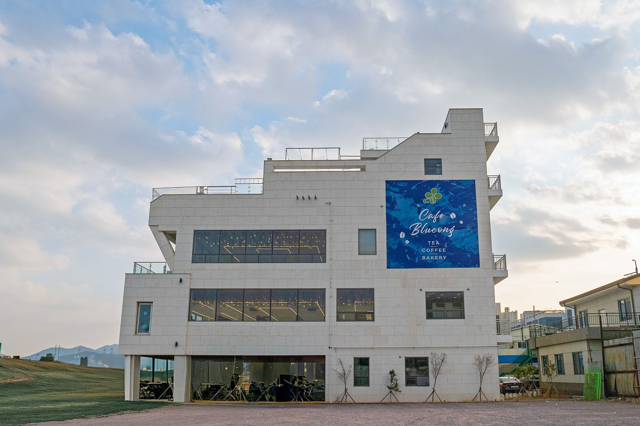 카페블루콩 진해부산신항 본점 이미지 2
