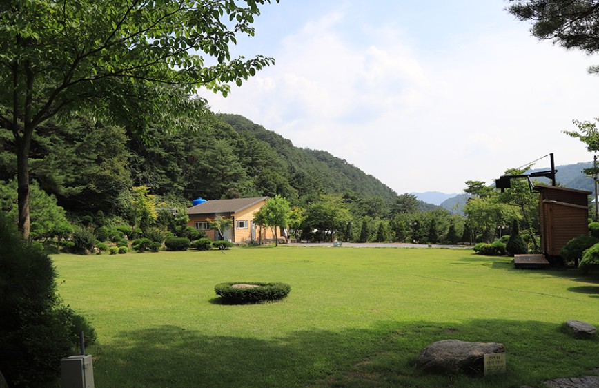 영월 황토와통나무 캠핑장 이미지 4