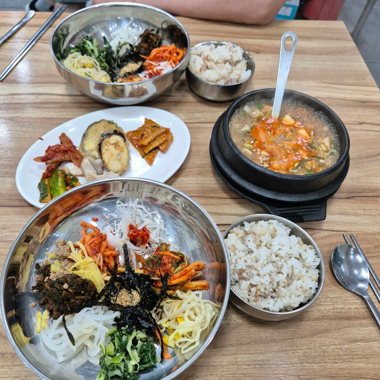 밀양식당 이미지 1