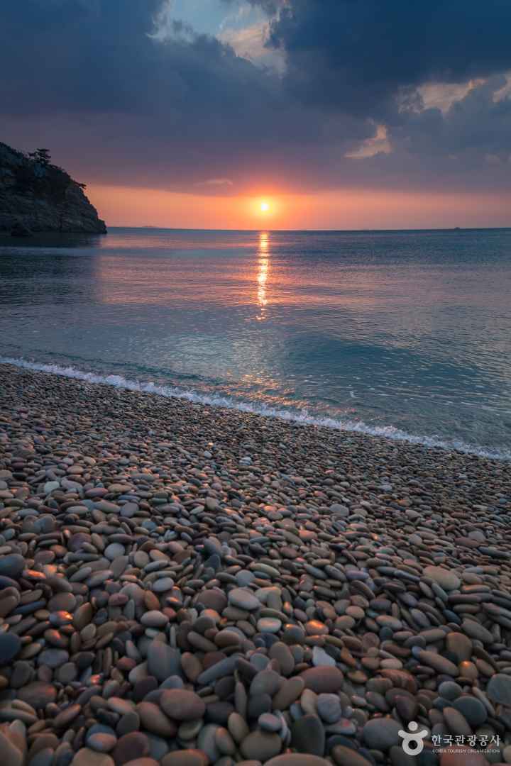 백령도 콩돌해변 이미지 2