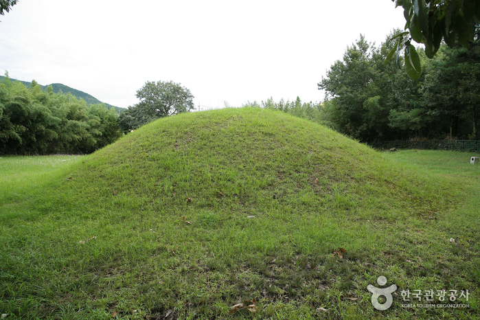 경주 신무왕릉 이미지 2