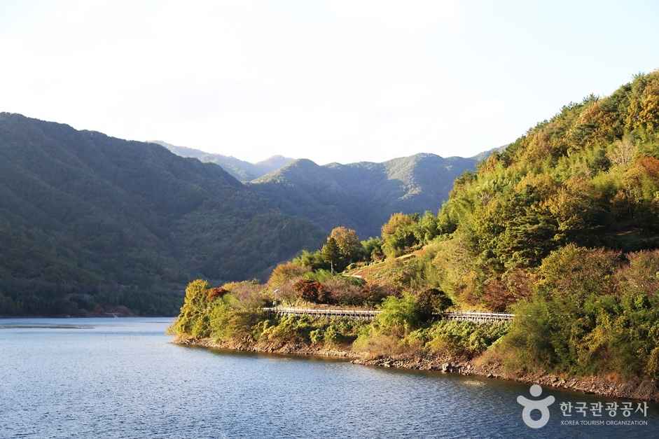 청암 하동호 산중호수길 이미지 4