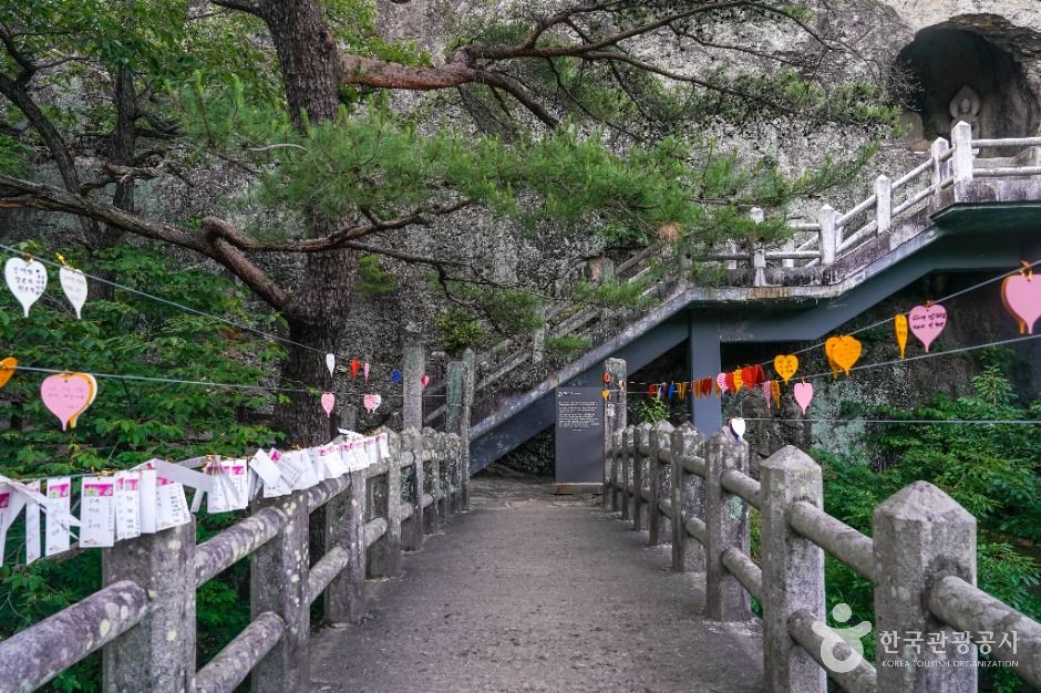 군위 아미타여래삼존 석굴 이미지 4