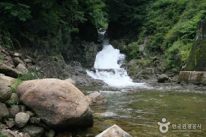 죽령폭포 이미지 1