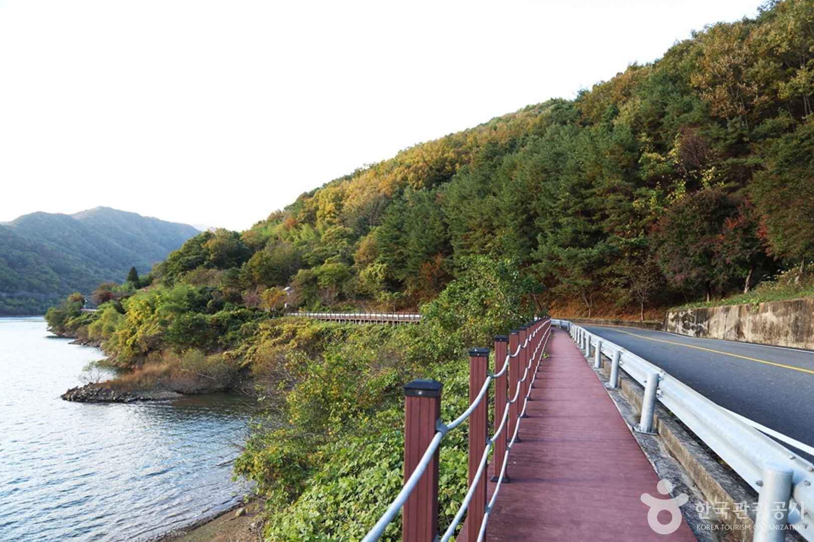 청암 하동호 산중호수길 이미지 1