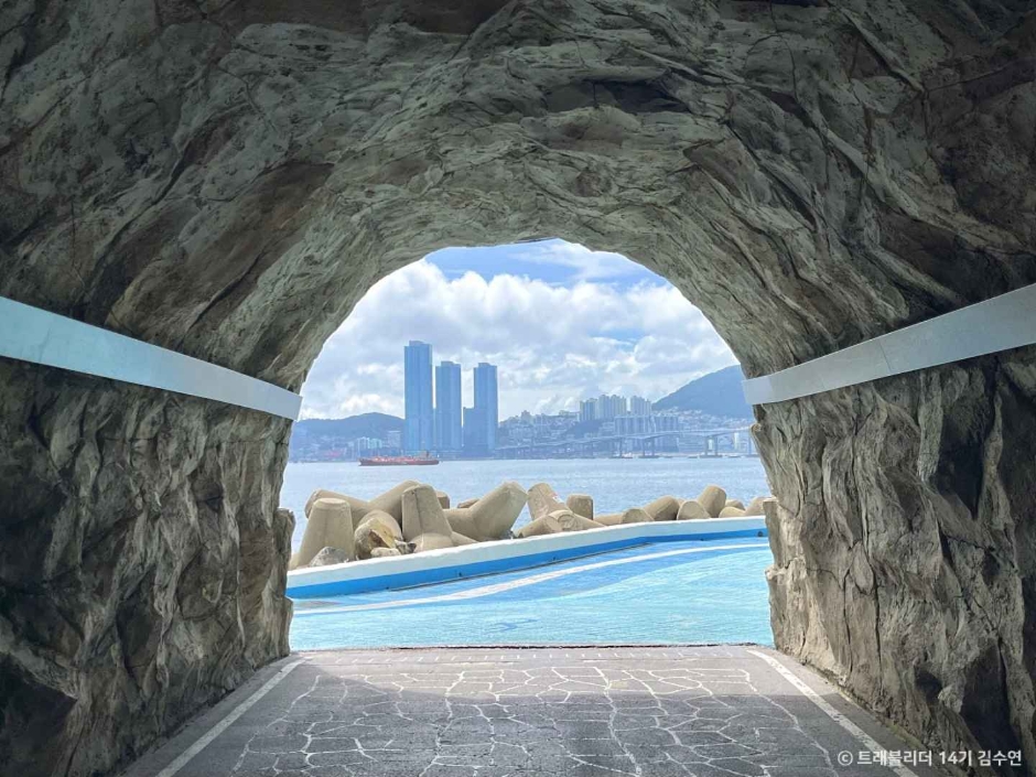 영도 흰여울해안터널 이미지 2