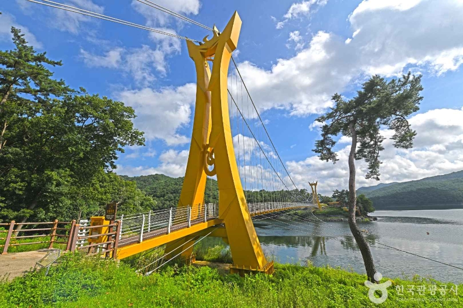 황금빛 출렁다리 이미지 3