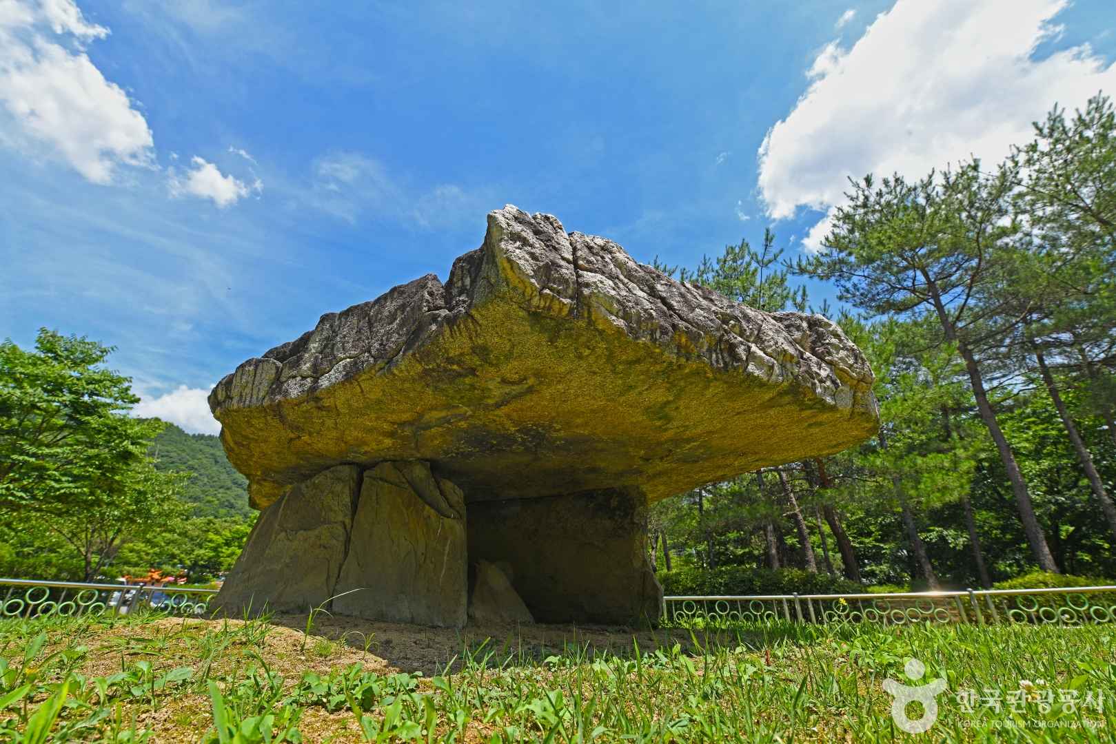 옥천 석탄리 고인돌 이미지 1
