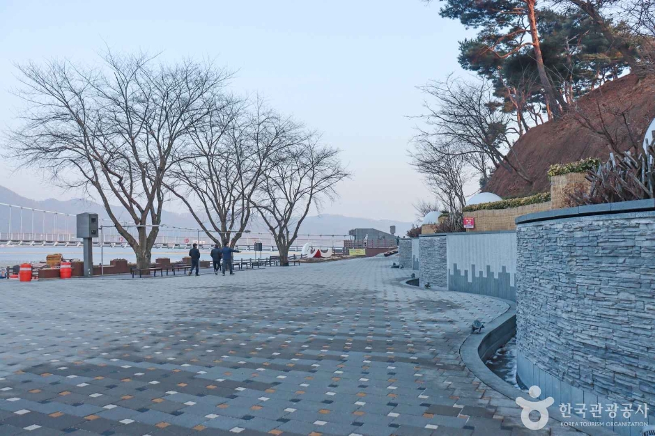 예당호 출렁다리(음악분수) 이미지 3