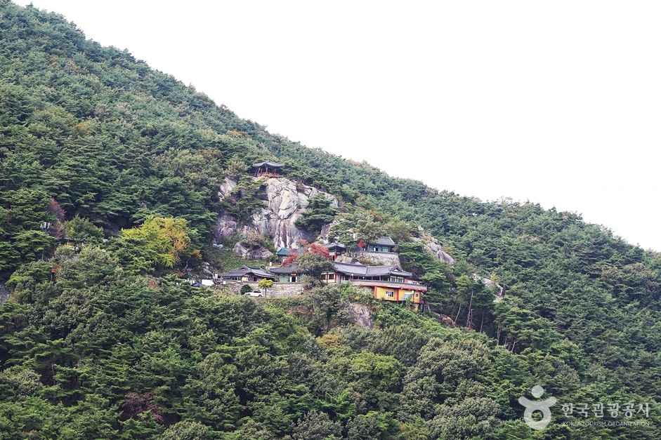 경남산청 정취암_기암절벽에 자리잡은 이미지 1