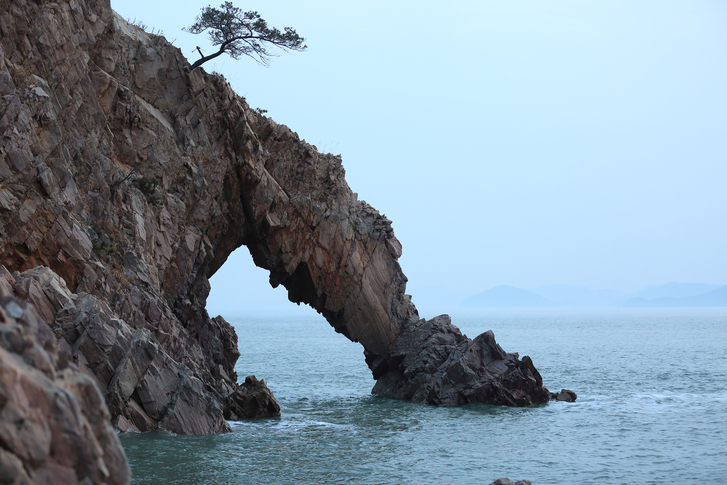 충남 서산 황금산 코끼리 바위, 몽돌해변 이미지 1