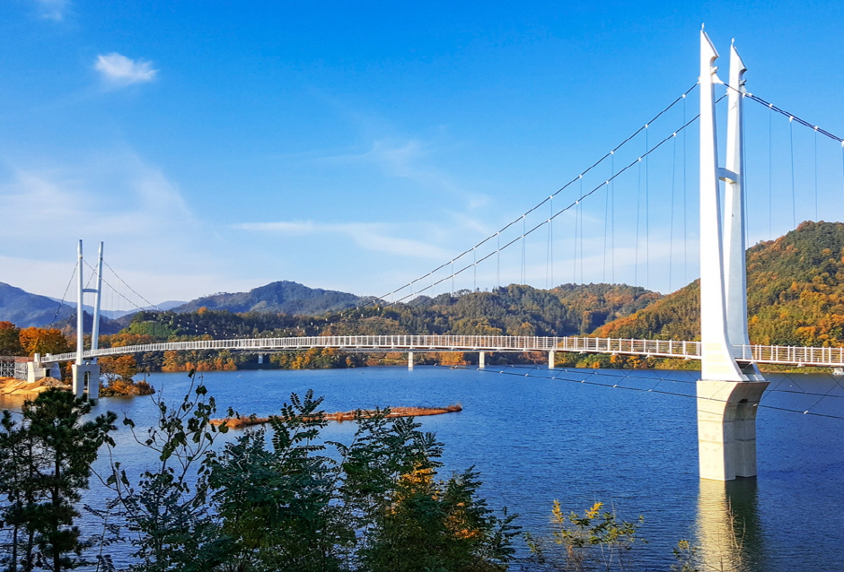 부항댐 출렁다리 이미지 1